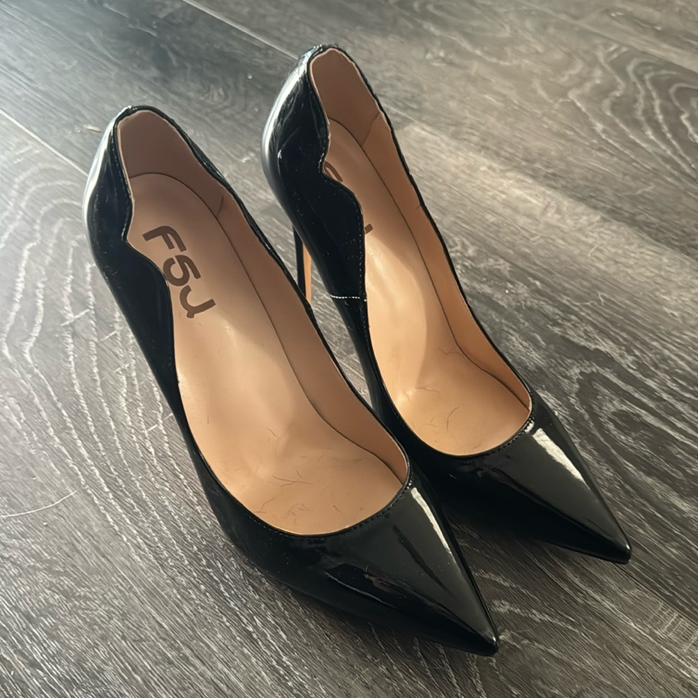 Hot chick red bottom look alike